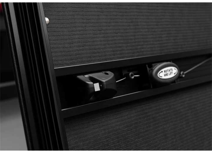 90450 EXTANG bed cover Chevy GMC